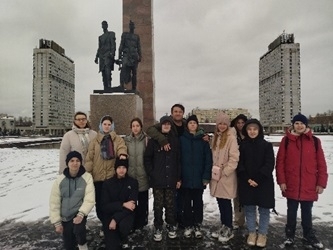 6м посетили Монумент героическим защитникам Ленинграда