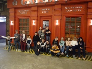 Ученики 3 "Б" класса побывали на экскурсии в киностудии группы компаний Russian World Studios.