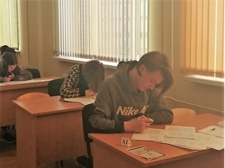 Ученики 11 класса Муринской СОШ №3 написали репетиционный ЕГЭ по русскому языку